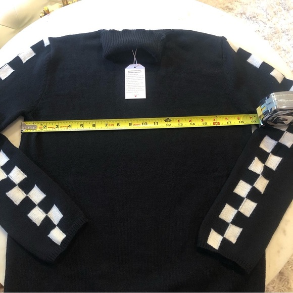 Black turtleneck sweater New with tags. Size Med - Picture 4 of 5
